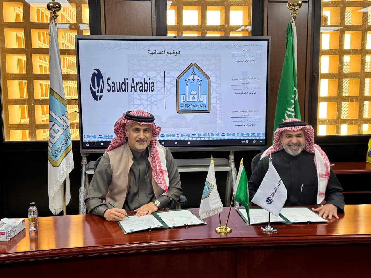  جامعة الإمام محمد بن سعود الإسلامية توقّع مذكرة تفاهم مع شركة سي ال ايه السعودية لتعزيز التعاون في مجالات البحث والتدريب والتطوير المؤسسي