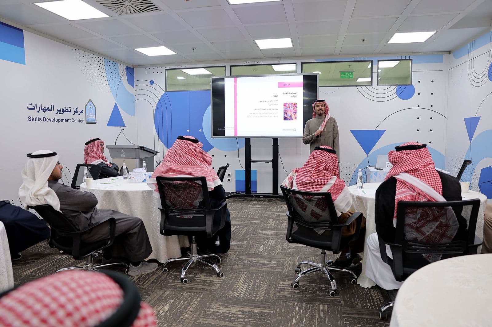  بالتعاون مع المركز الوطني لتعزيز الصحة النفسية.. مركز تطوير المهارات يختتم برنامج “المساعدة النفسية الأولية”